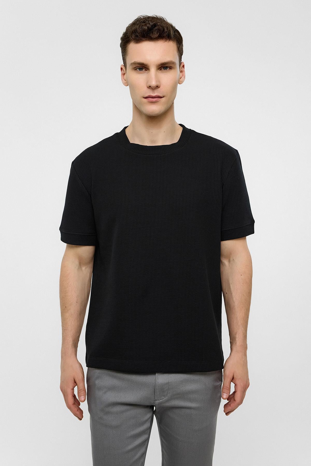 よっち Siyah Relaxed Fit Bisiklet Yaka Tişört