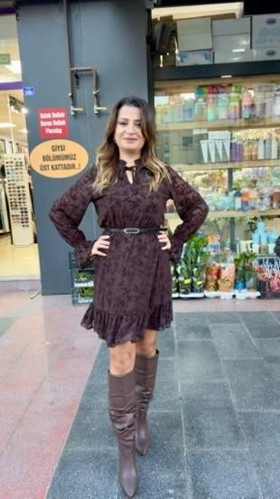 ETEK UCU FIRFIRLI KISA KAHVERENGİ ELBİSE