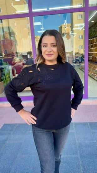 İŞLEMELİ SİYAH SWEAT