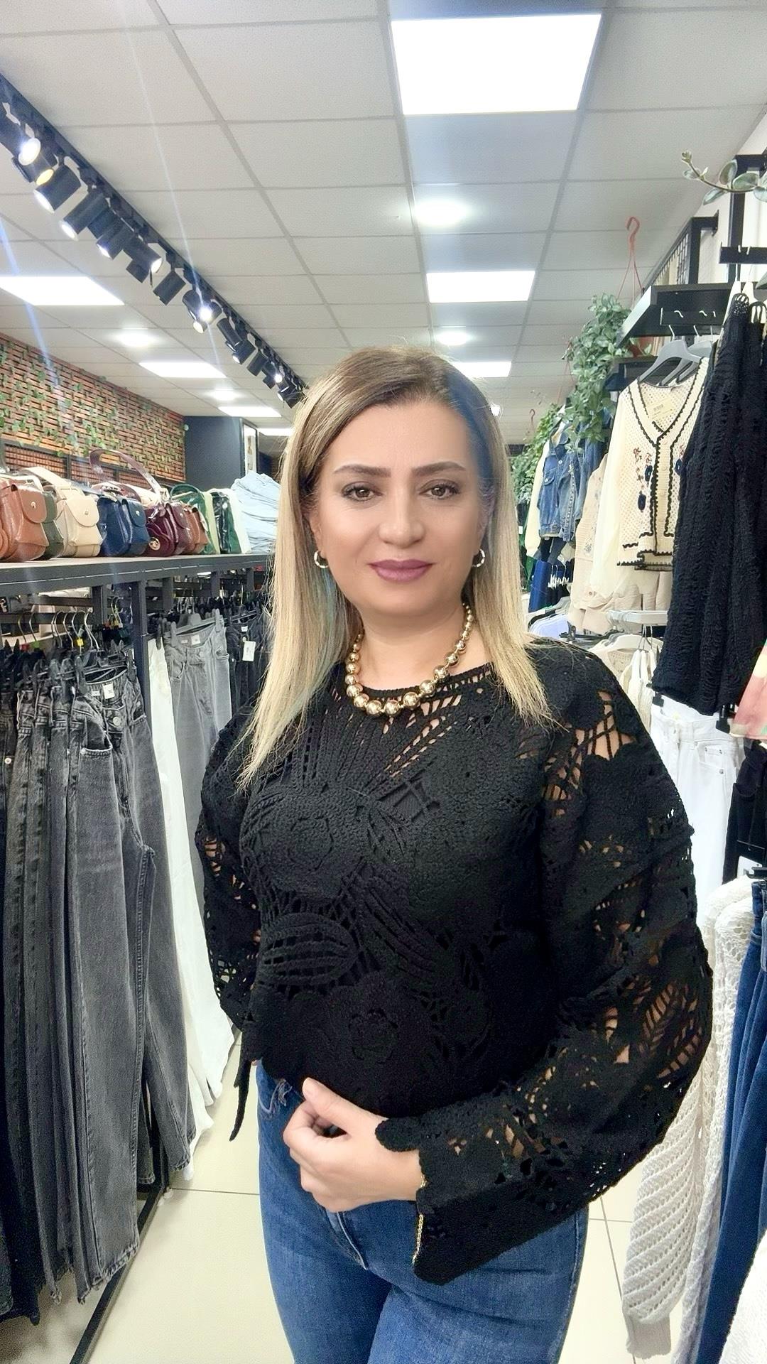 KADIN SİYAH MOTİFLİ FİLE KAZAK