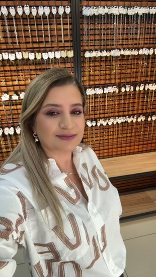 KAHVERENGİ LOVE YAZILI BEYAZ GÖMLEK