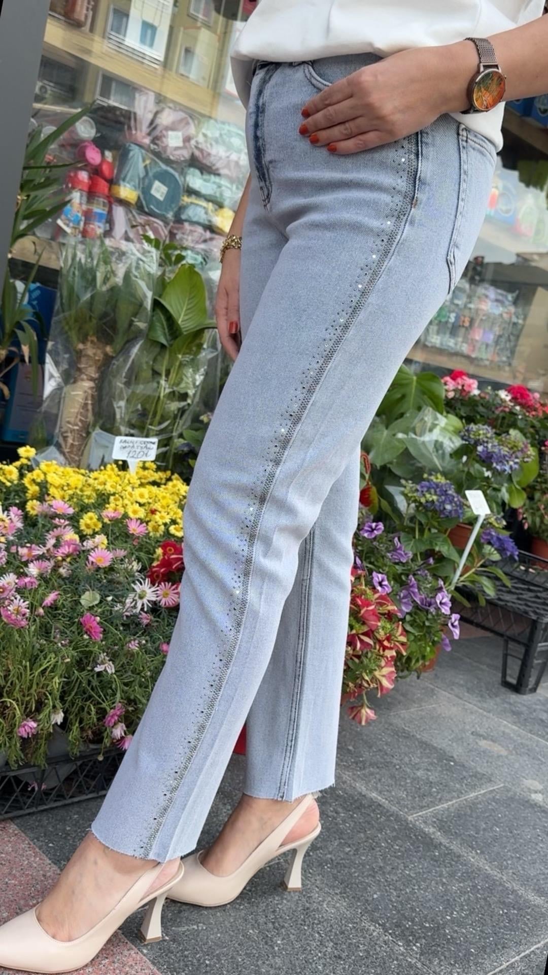 YANLARI TAŞLI BUZ MAVİSİ MOM JEAN