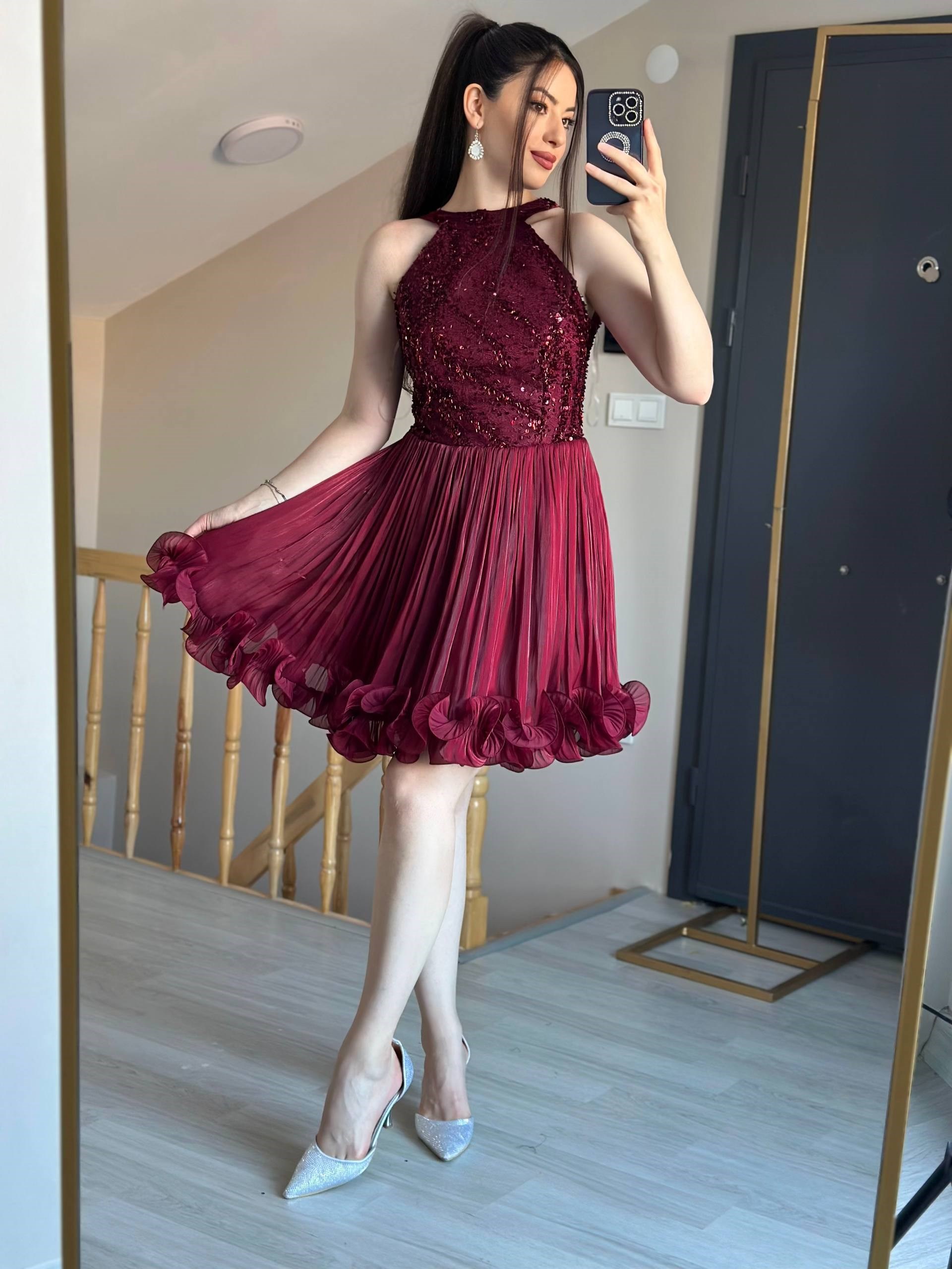 Bordo halter yaka payet ve şifon tasarım kısa abiye elbise