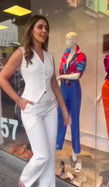 Kırmızı yelek pantolon ikili takım