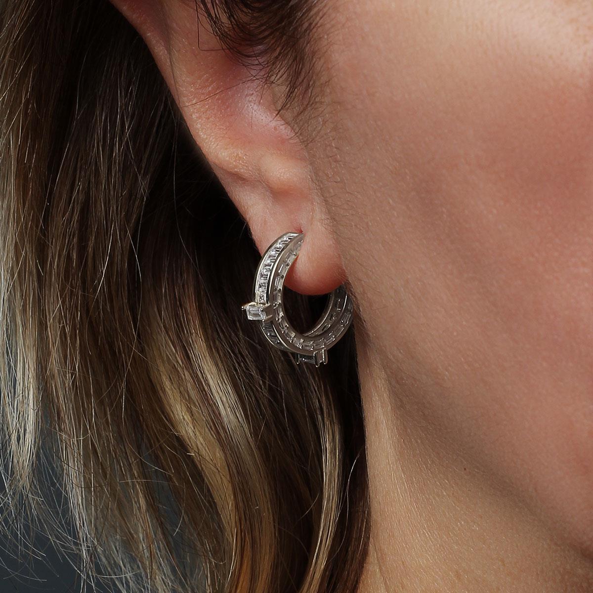 Baget Taşlı Yarım Halka Küpe