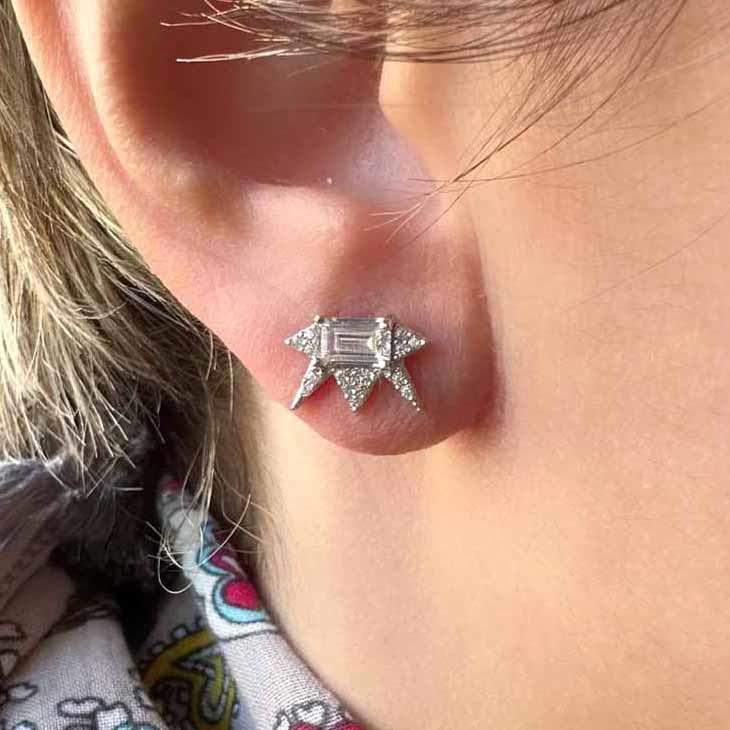 Baget Taşlı Yarım Yıldız Küpe