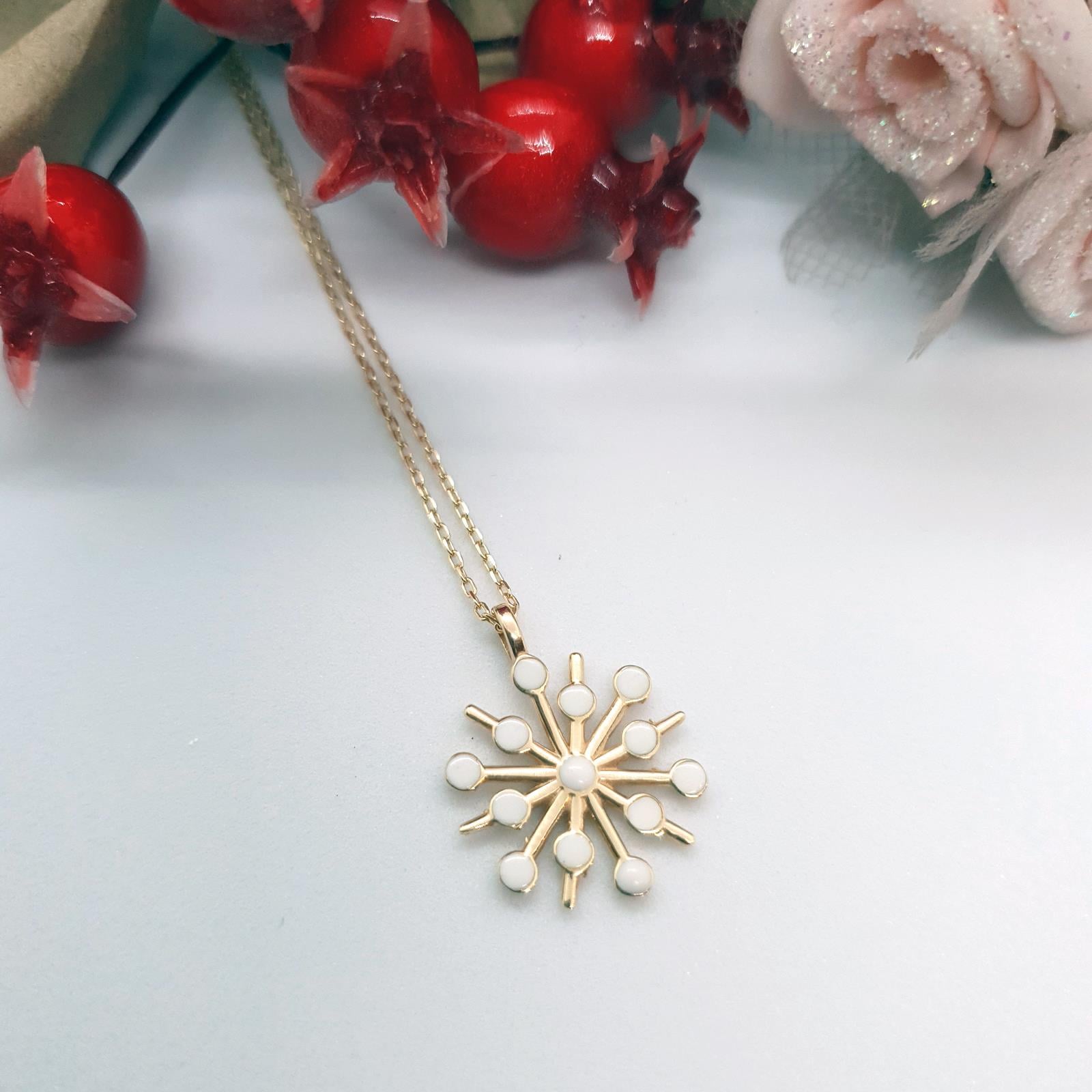 Beyaz Mineli Kar Tanesi Kolye