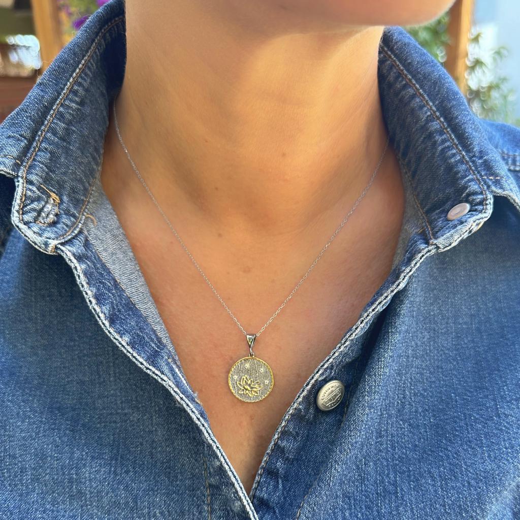 Lotus Çiçeği Coin Kolye