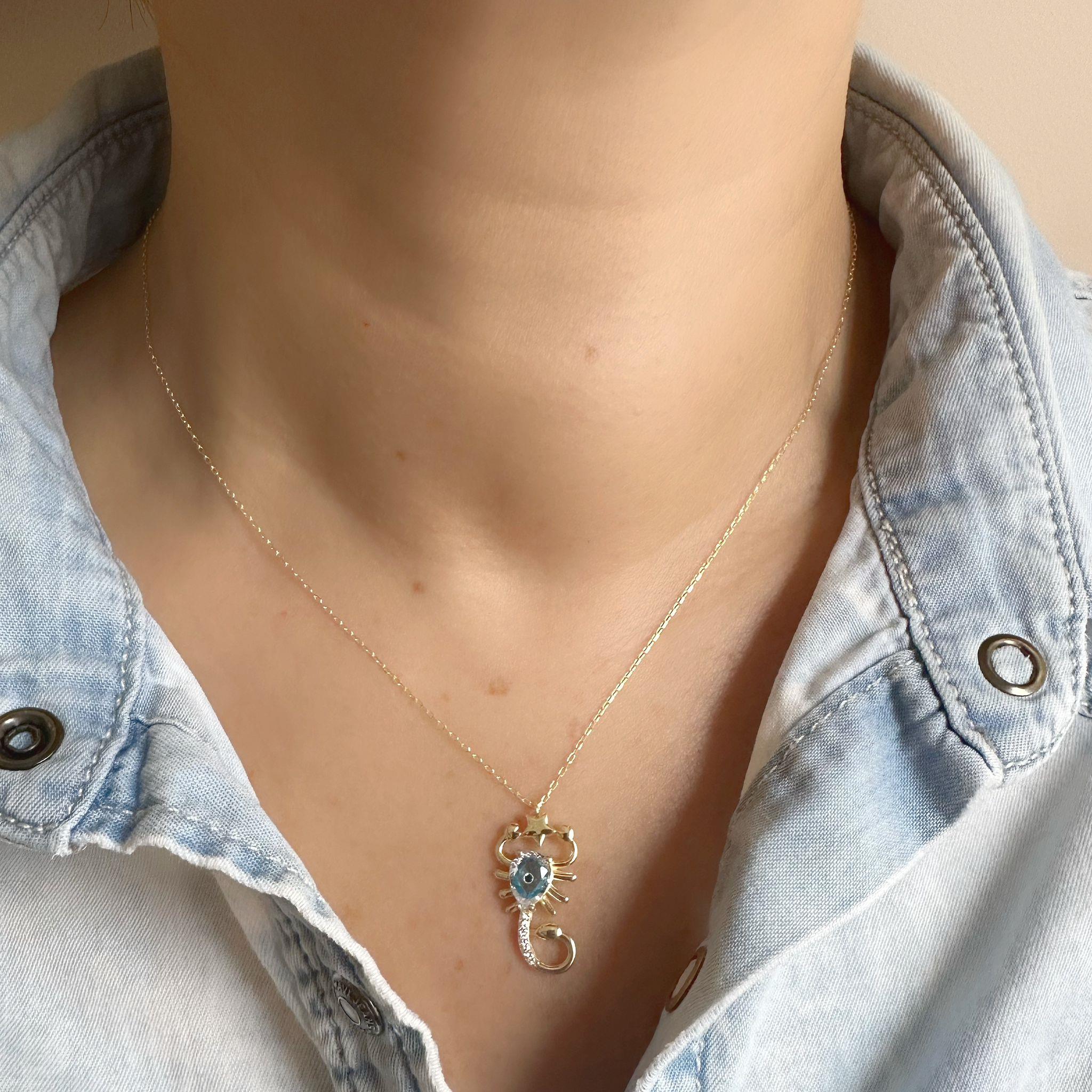 Mavi Taşlı Akrep Kolye