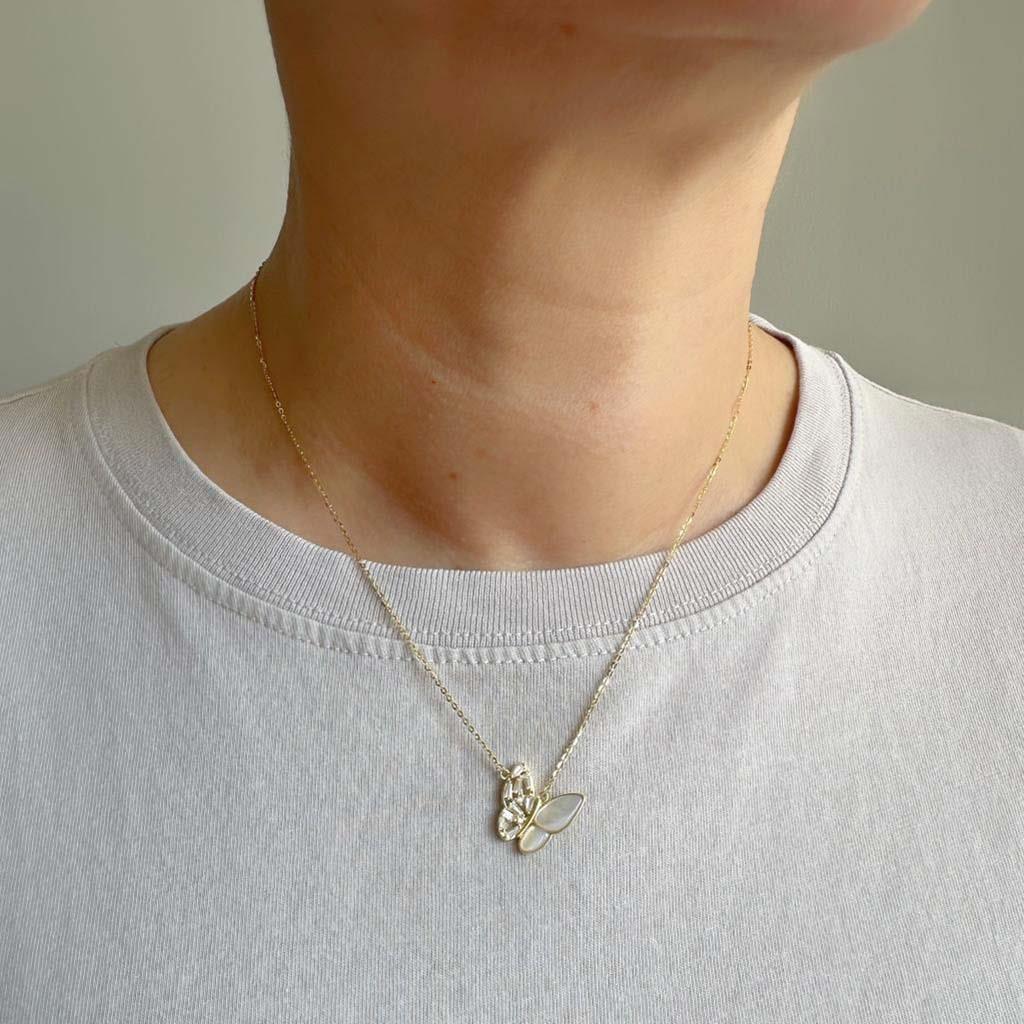 Sedefli ve Taşlı Kelebek Kolye