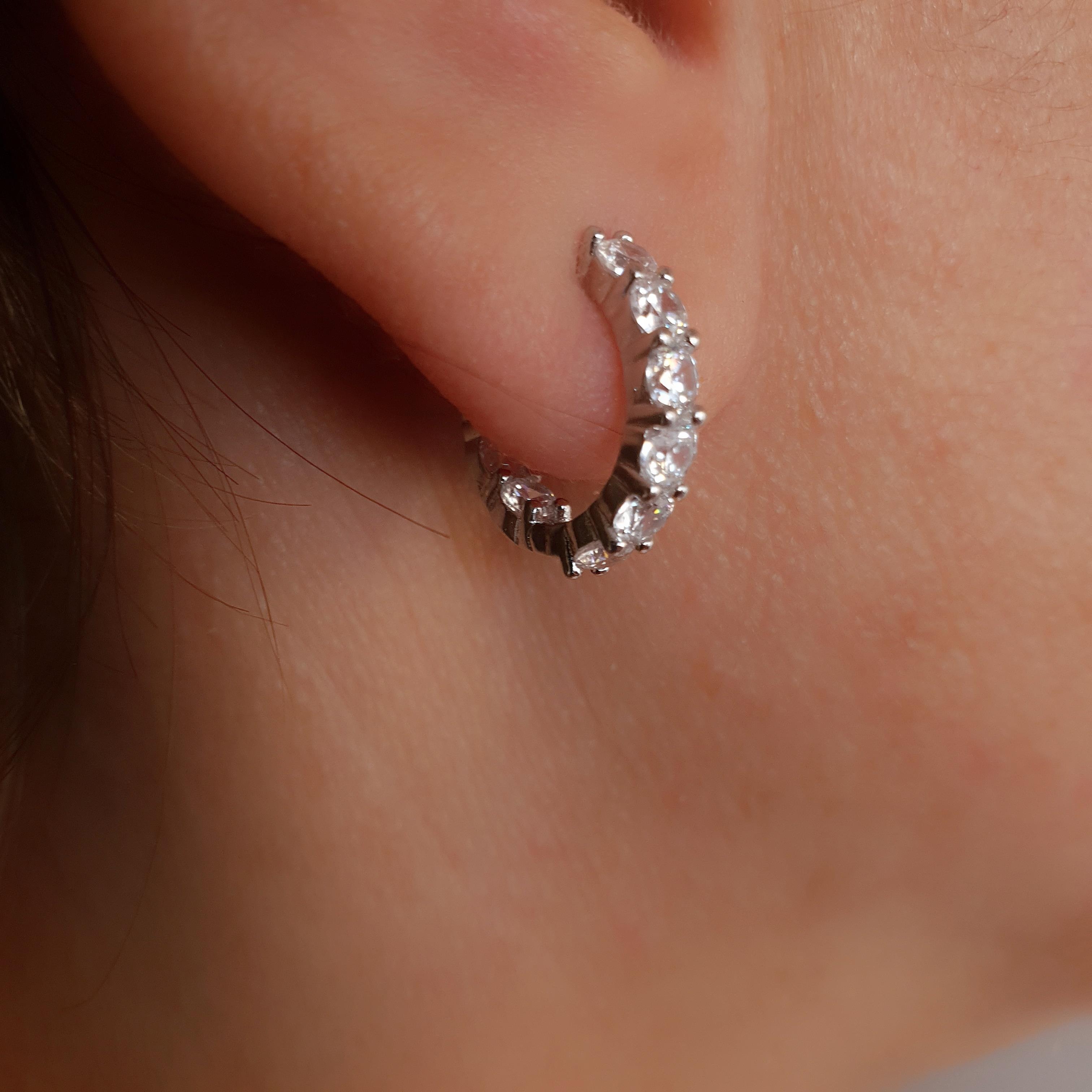 Sıralı Taşlı Mini Halka Küpe