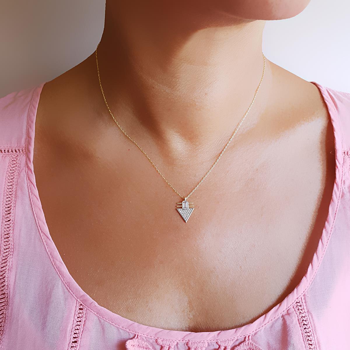 Taşlı Üçgen Kolye