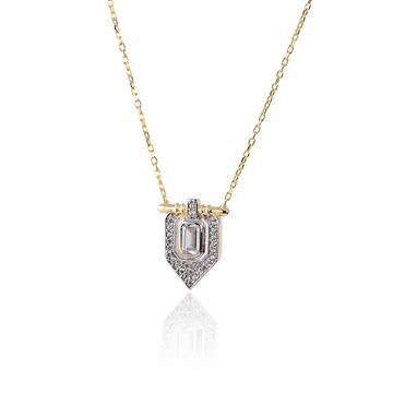 Beyaz Baget Taşlı Üçgen Kolye