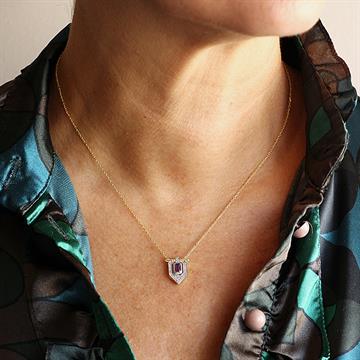 Fuşya Baget Taşlı Üçgen Kolye