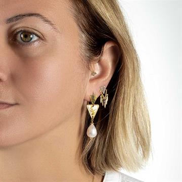 Üçgen Detaylı İthal İnci Küpe