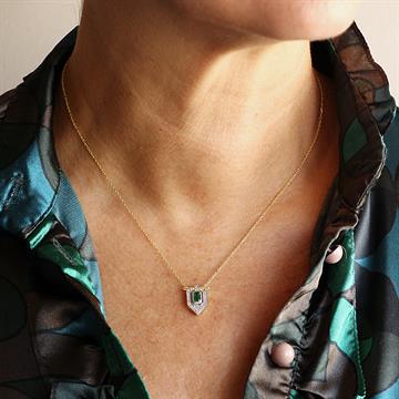 Yeşil Baget Taşlı Üçgen Kolye