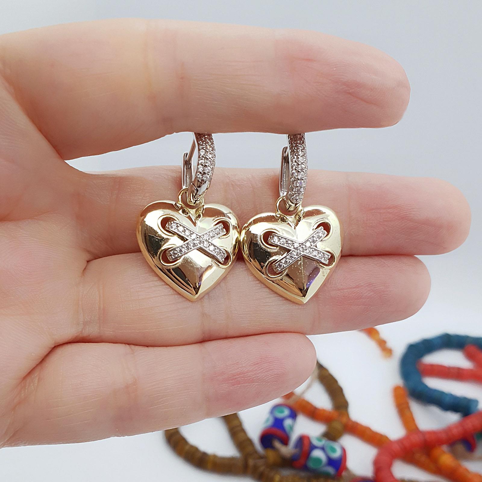 Çapraz Taşlı Kalpli Küpe