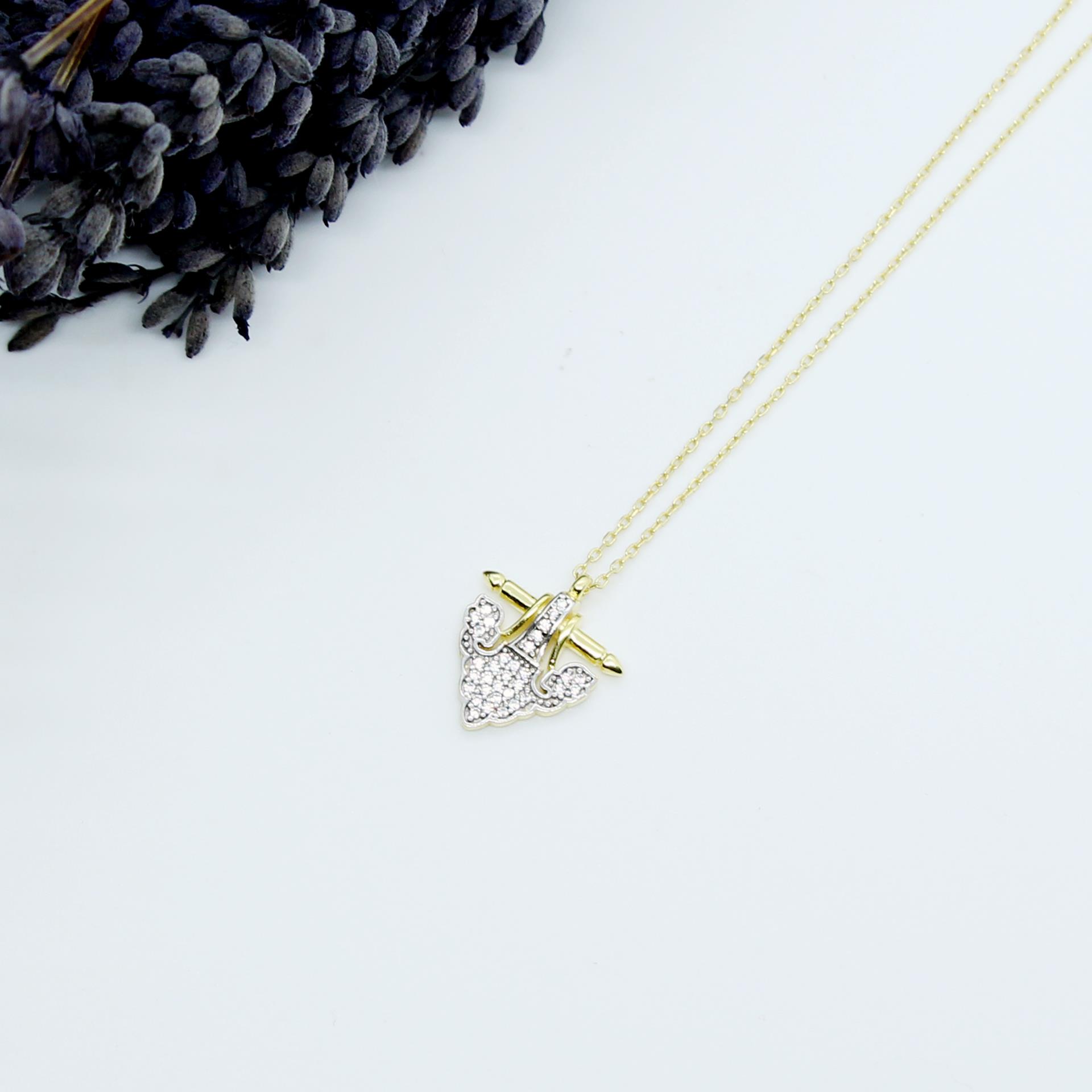 Taşlı Vintage Üçgen Kolye