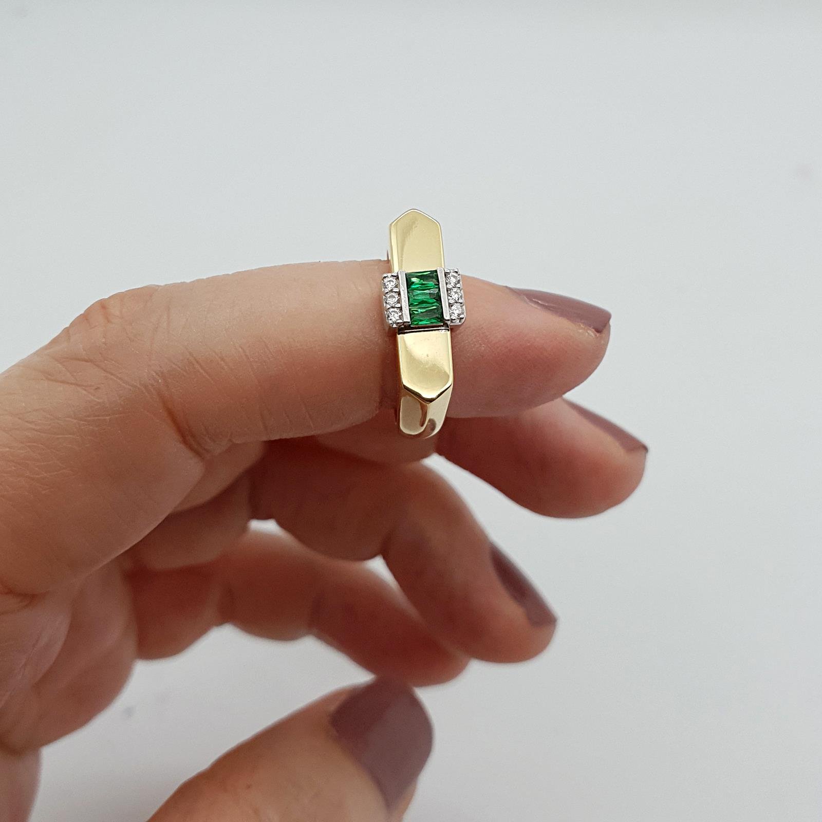 Yeşil Zirkon Taşlı Köşeli Yüzük