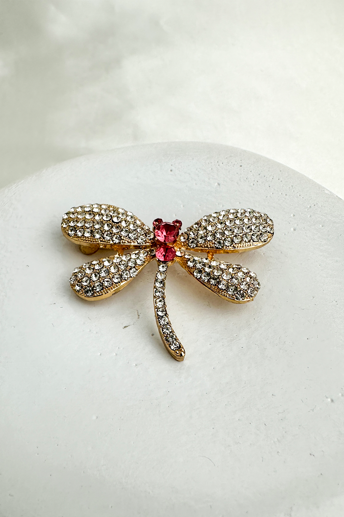 Altın Rengi Çok Taşlı Pembe Renk Detay Yusufçuk Broş (4cm)