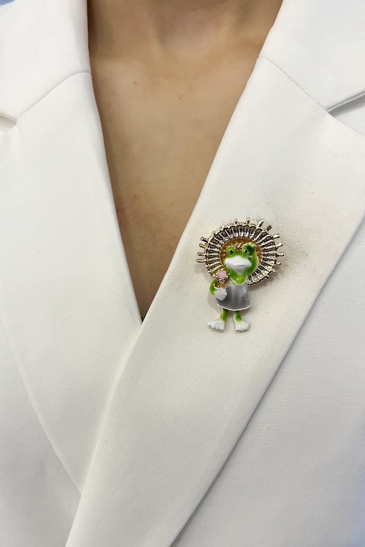 Altın Rengi Şapkalı Çiçek Detaylı Kurbağa Broş (4cm)
