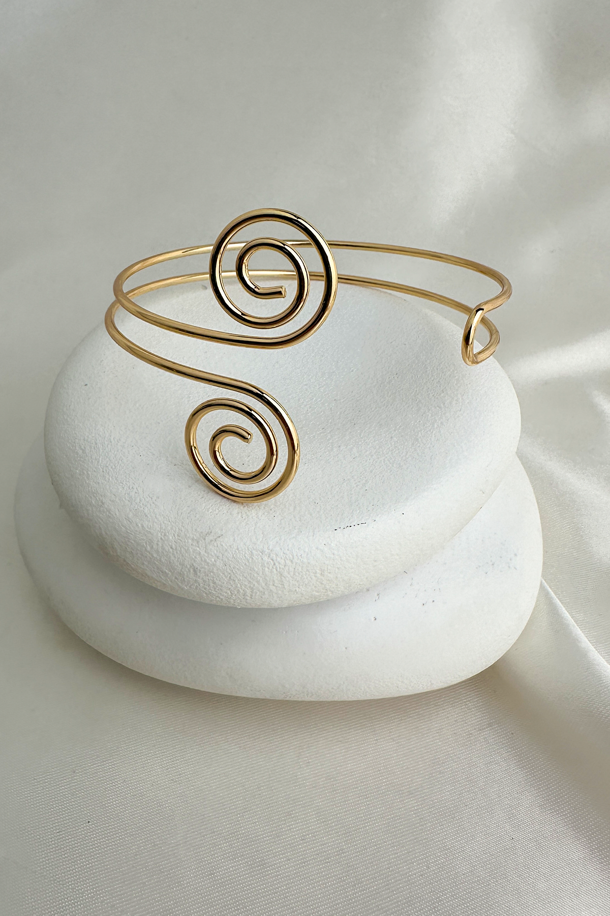 Altın Rengi Spiral Kıvrımlı Ayarlanabilir Kol Aksesuarı(Çapı:9cm)