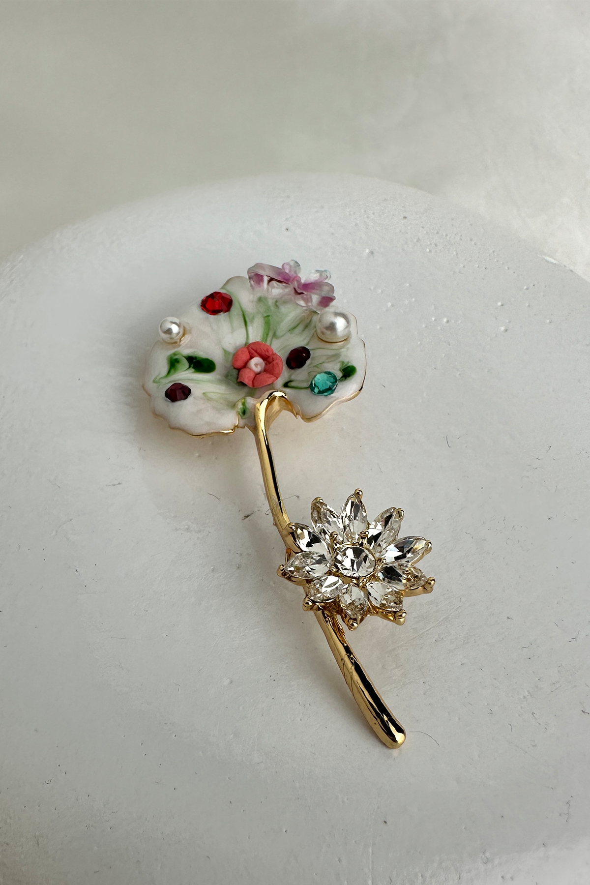 Altın Rengi Taş Çiçek Süslemeli Tasarım Broş (5cm)