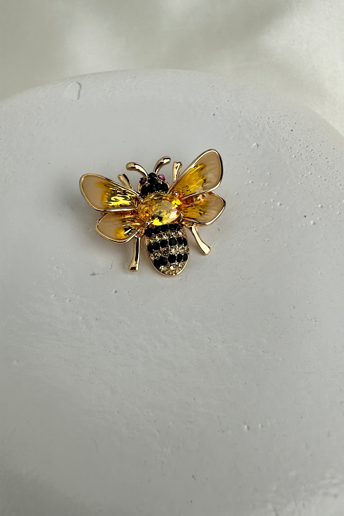 Altın Rengi Taş Detaylı Mineli Arı Broş (3cm)