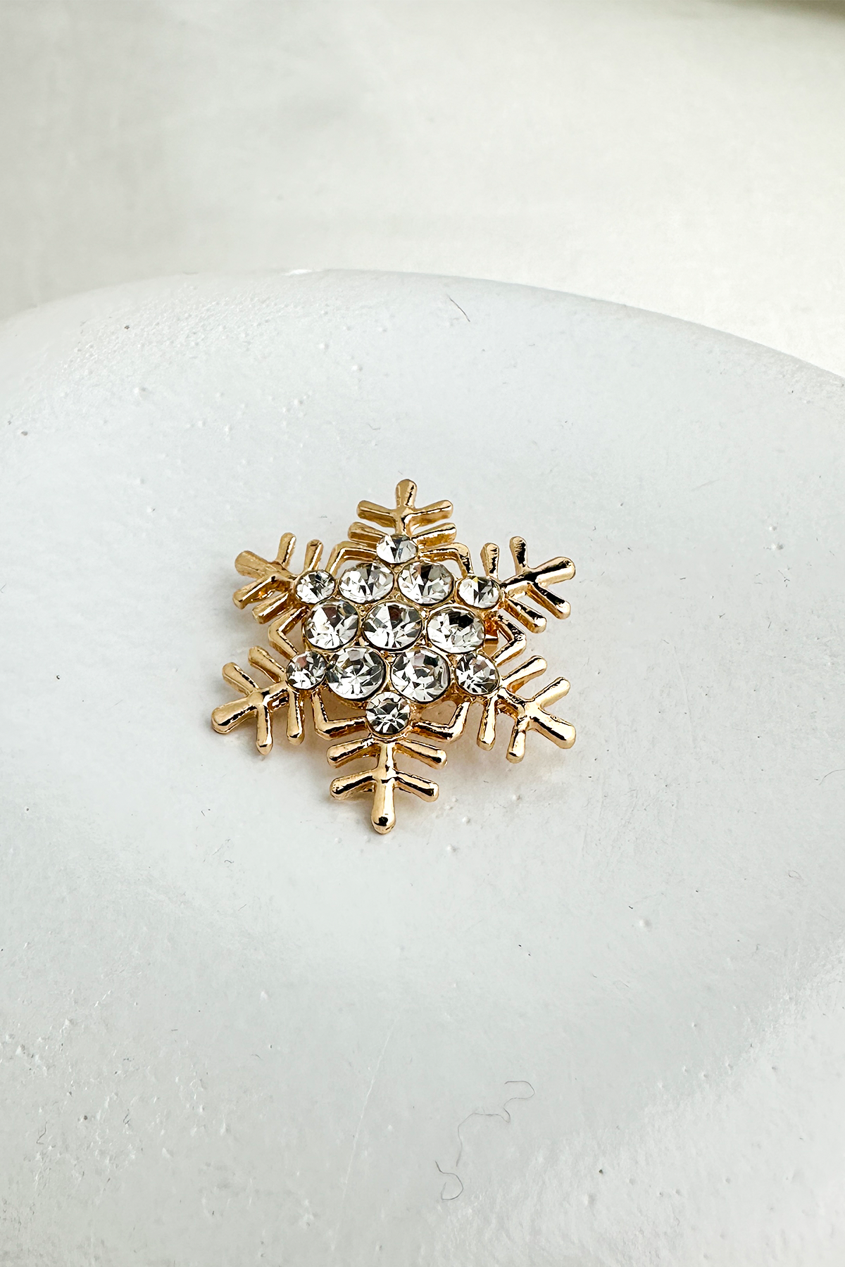 Altın Rengi Taş İşlemeli Küçük Kar Tanesi Broş (3cm)