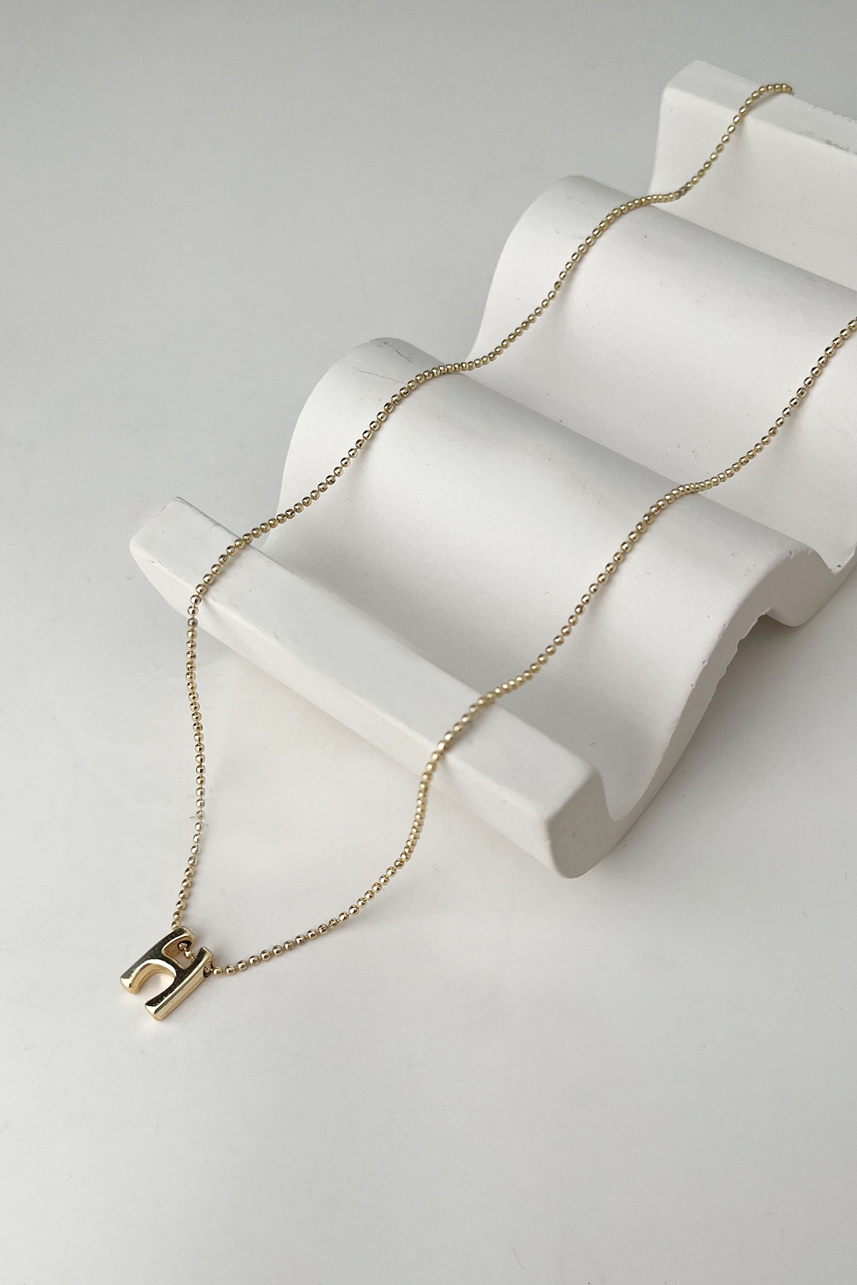 Altın Rengi Üç Boyutlu H Harfi Kolye (45+5cm)