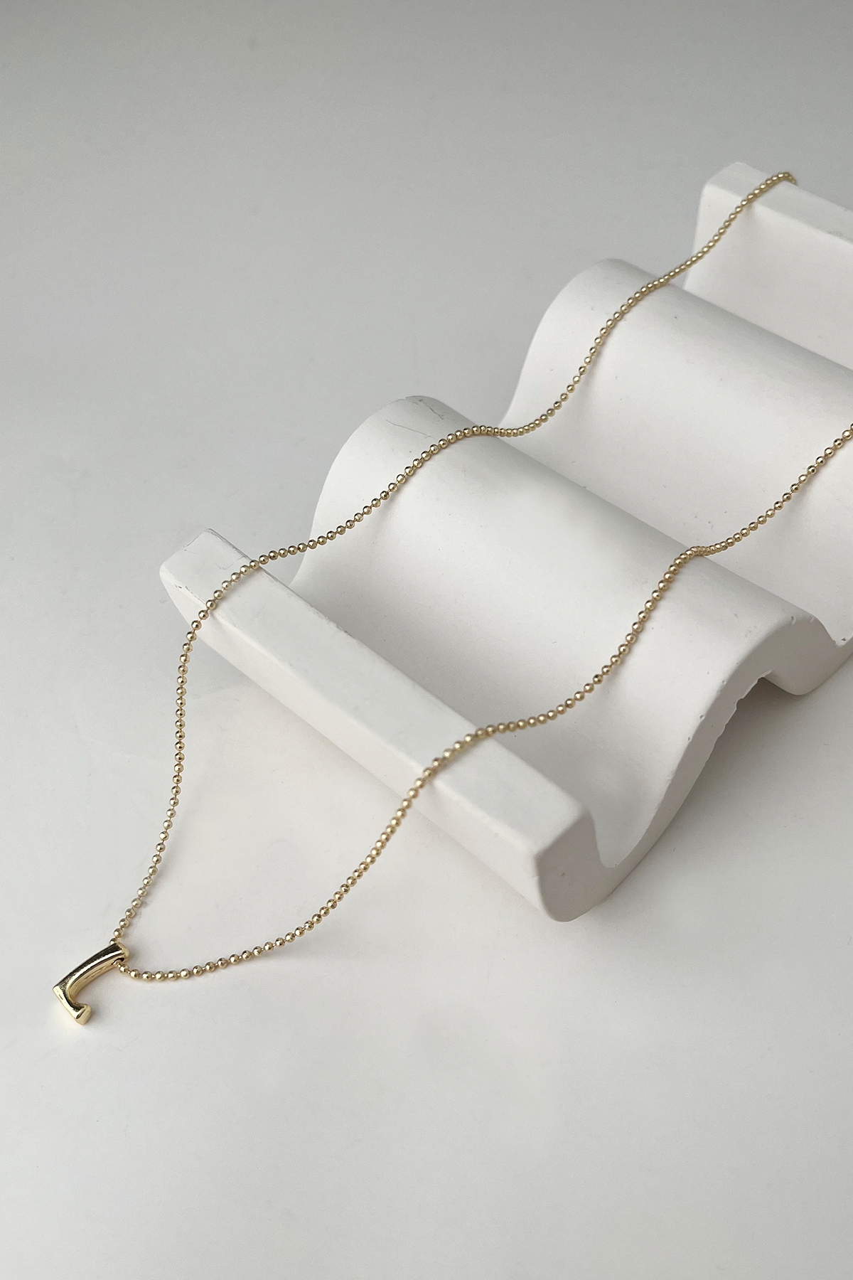 Altın Rengi Üç Boyutlu L Harfi Kolye (45+5cm)