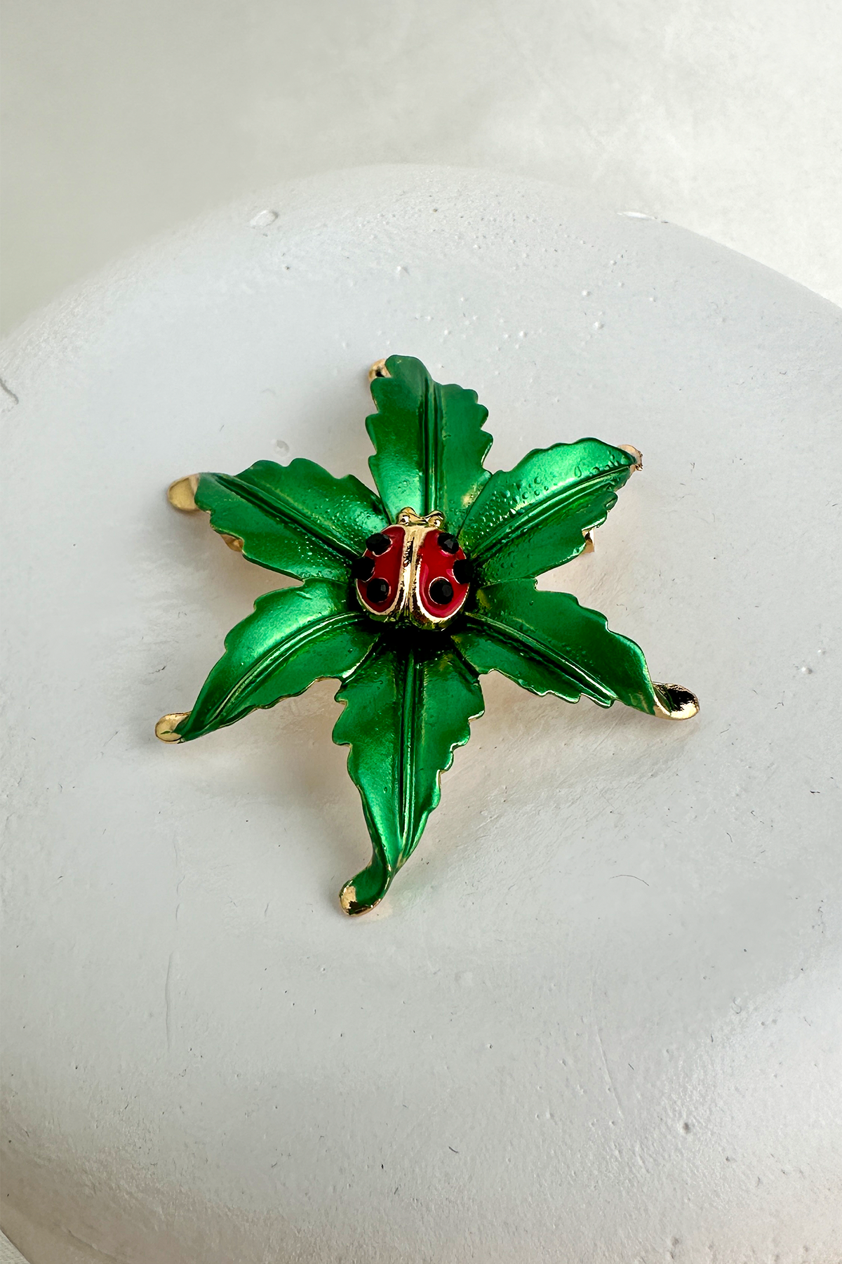 Altın Rengi Uğur Böceği Detay Yaprak Broş (5cm)