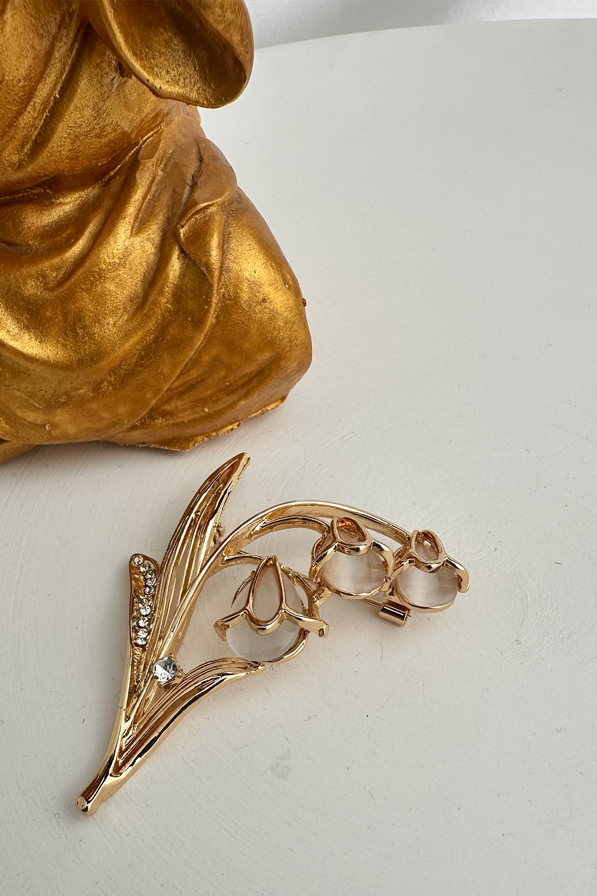 Altın Sarısı İnci Ve Taş Detay Müge Çiçeği Broş (6cm)