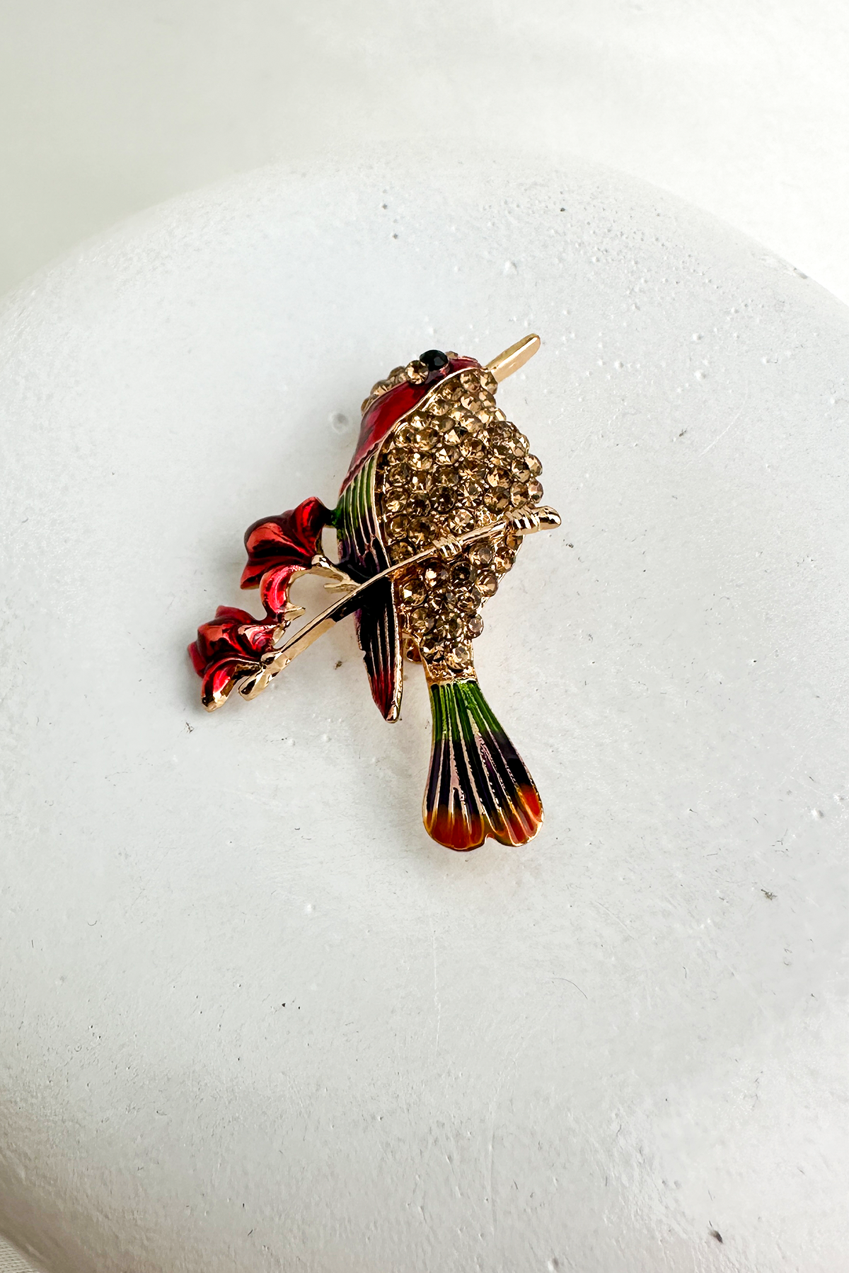 Altın Sarısı Kırmızı Çiçek Detay Taşlı Sinek Broş (4cm)