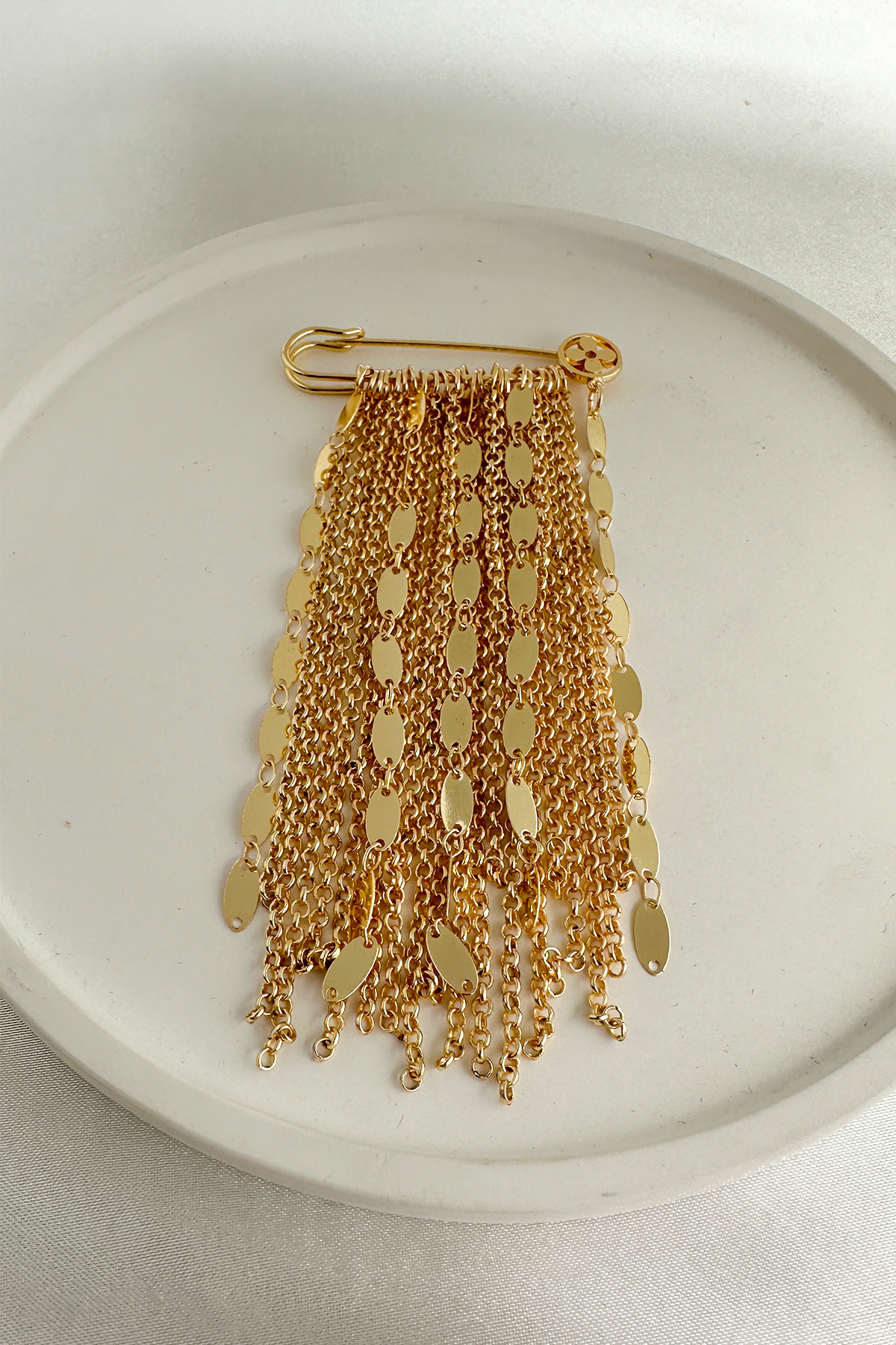 Altın Sarısı Oval Pul Detay Çoklu Zincir Çengelli İğne Broş (5cm)