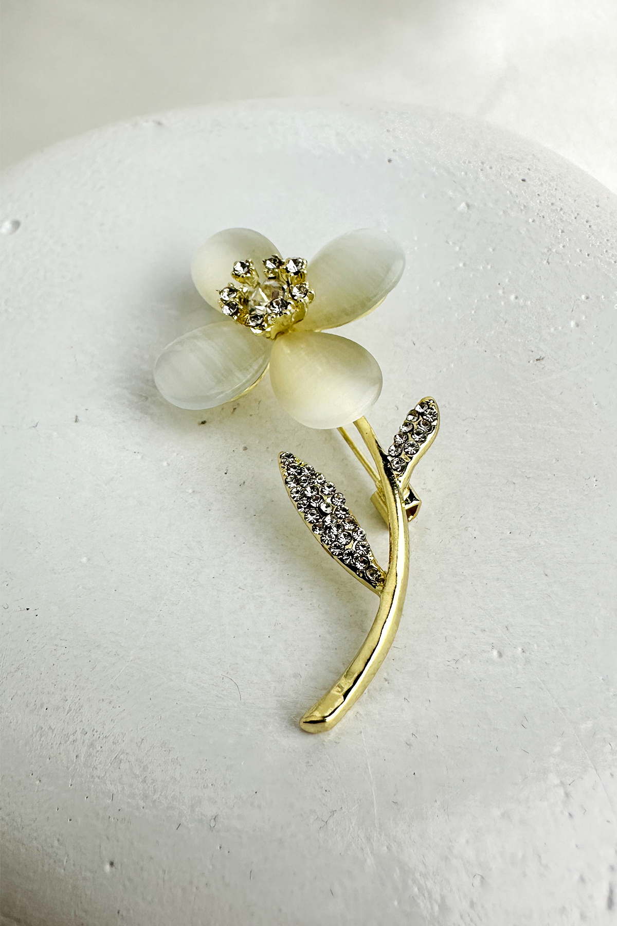 Altın Sarısı Taş Detay Sedef Yonca Çiçek Broş (6cm)