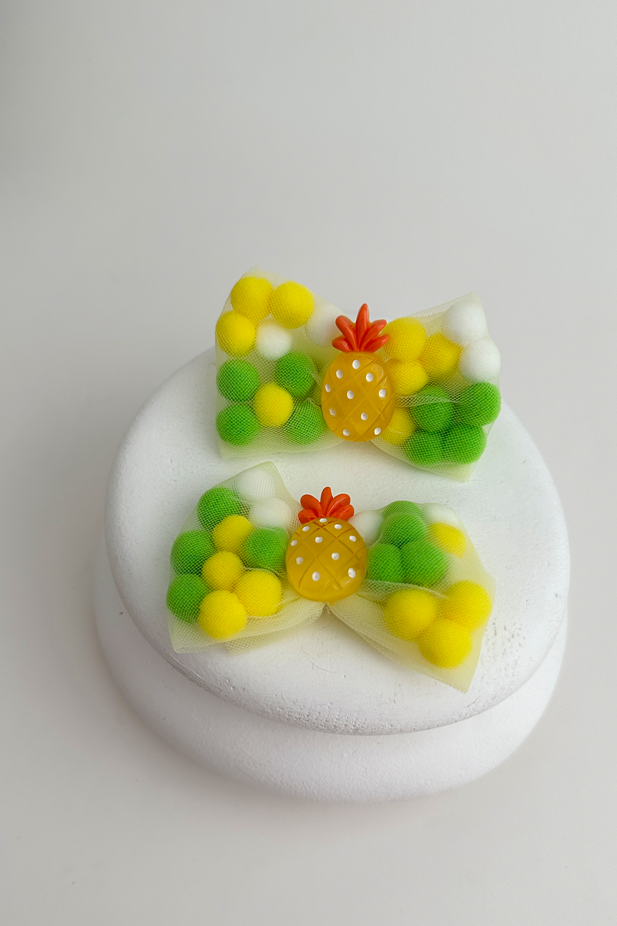 Ananas Topçuk Detaylı 0-2 Yaş İkili Fiyonk Toka (7cm)