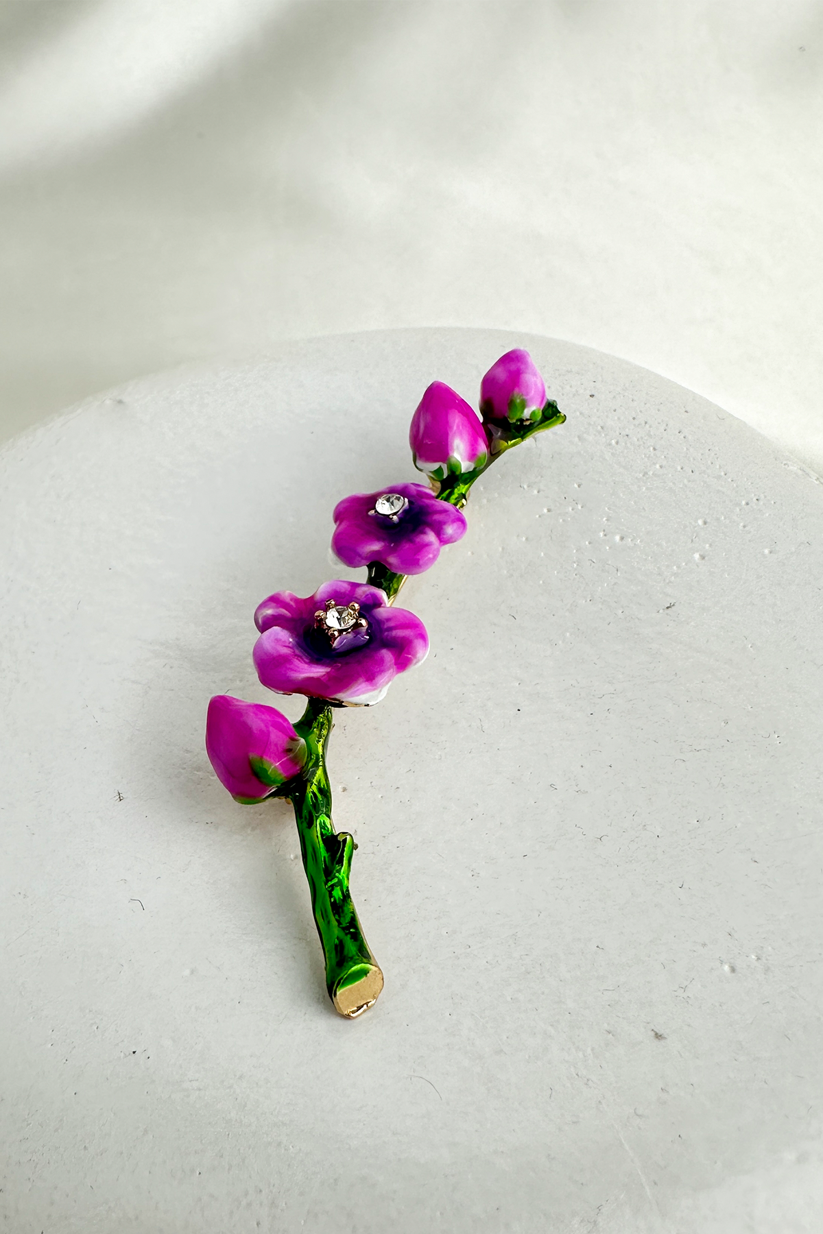 Dal Formunda Taş Ve Mine Detay Çiçek Broş (6cm)