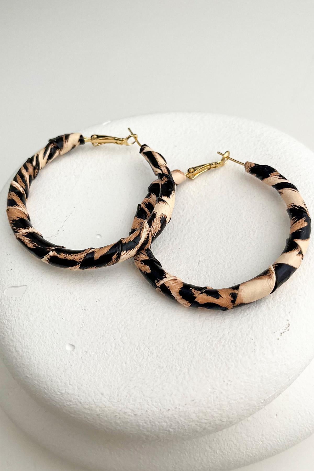 Deri Görünümlü Leopar Hafif Halka Küpe (4cm)