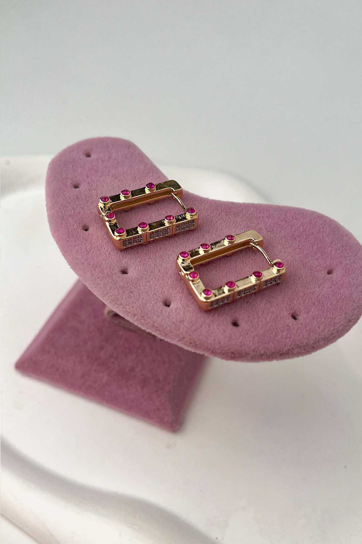 Dikdörtgen Zirkon Taşlı Renkli Taş Detaylı Küpe(Ölçü:2cm)