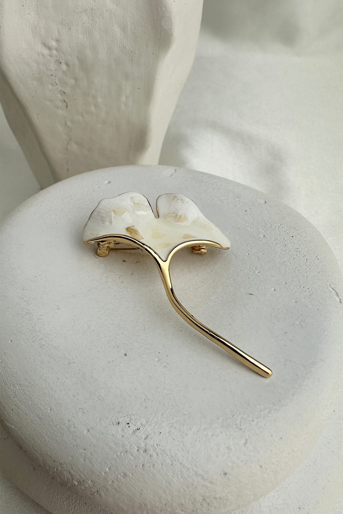 Ginkgo Yaprağı Tasarımlı Uzun Saplı Broş (6cm)
