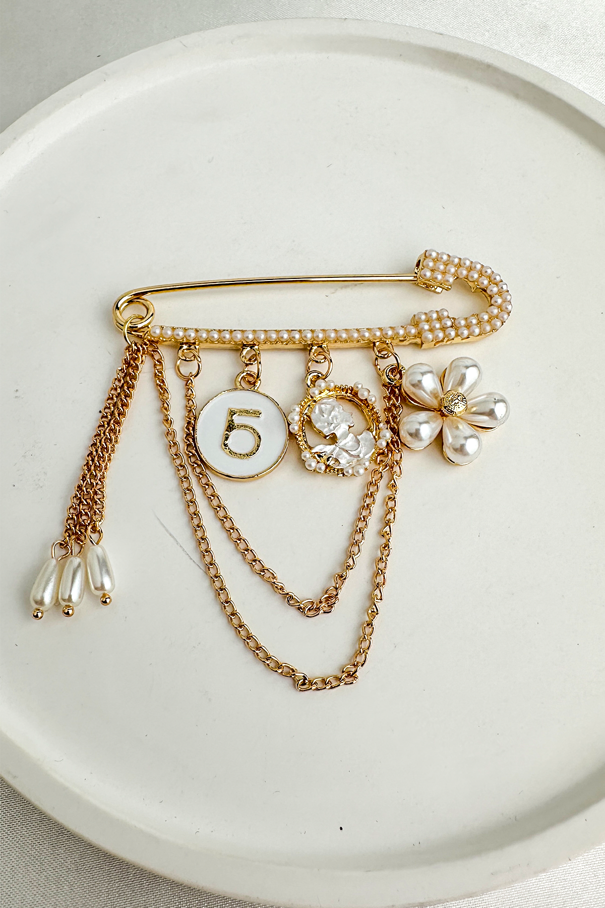 Gold İnci İşlemeli Çiçek Figürlü Çengelli İğne Broş (7cm) 