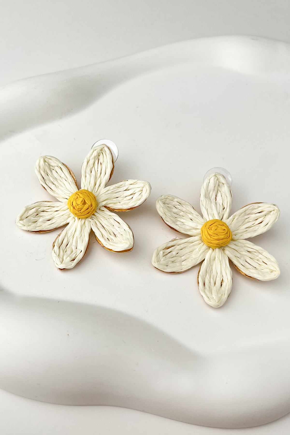 Hasır Örgü Çiçek Küpe (Ölçü:4cm)