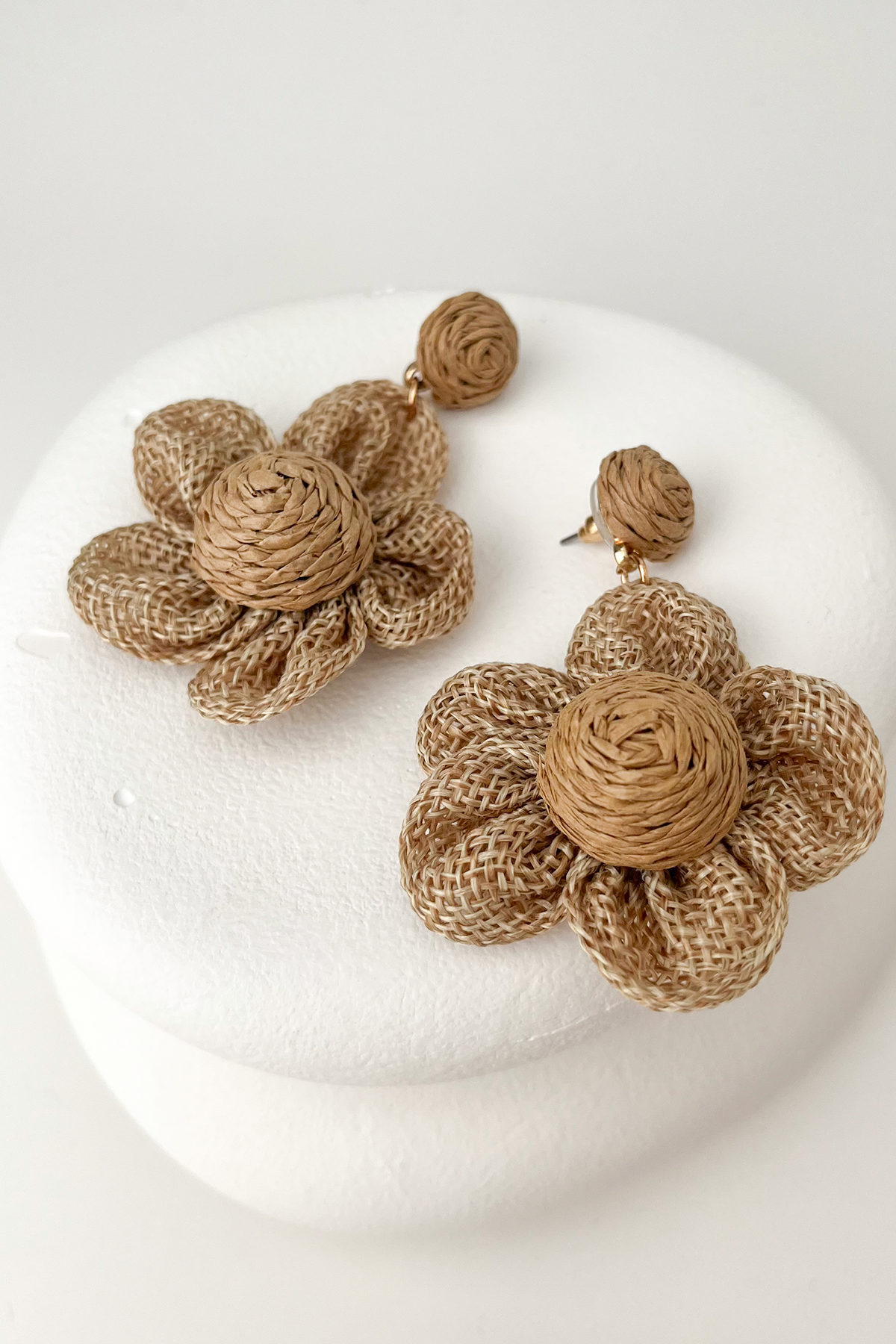 Hasır Örgü Sallantılı Çiçek Küpe (Ölçü:5*7cm)