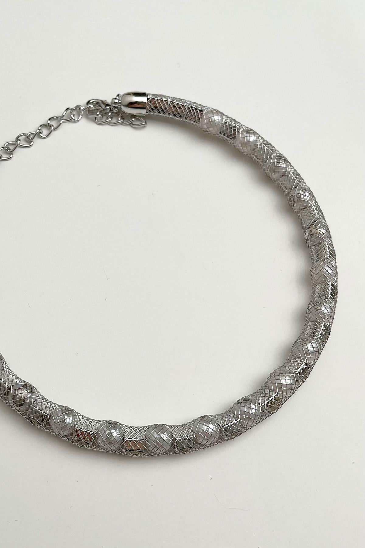Hasır Tel Detaylı İnci Taş Sıralı Choker Kolye