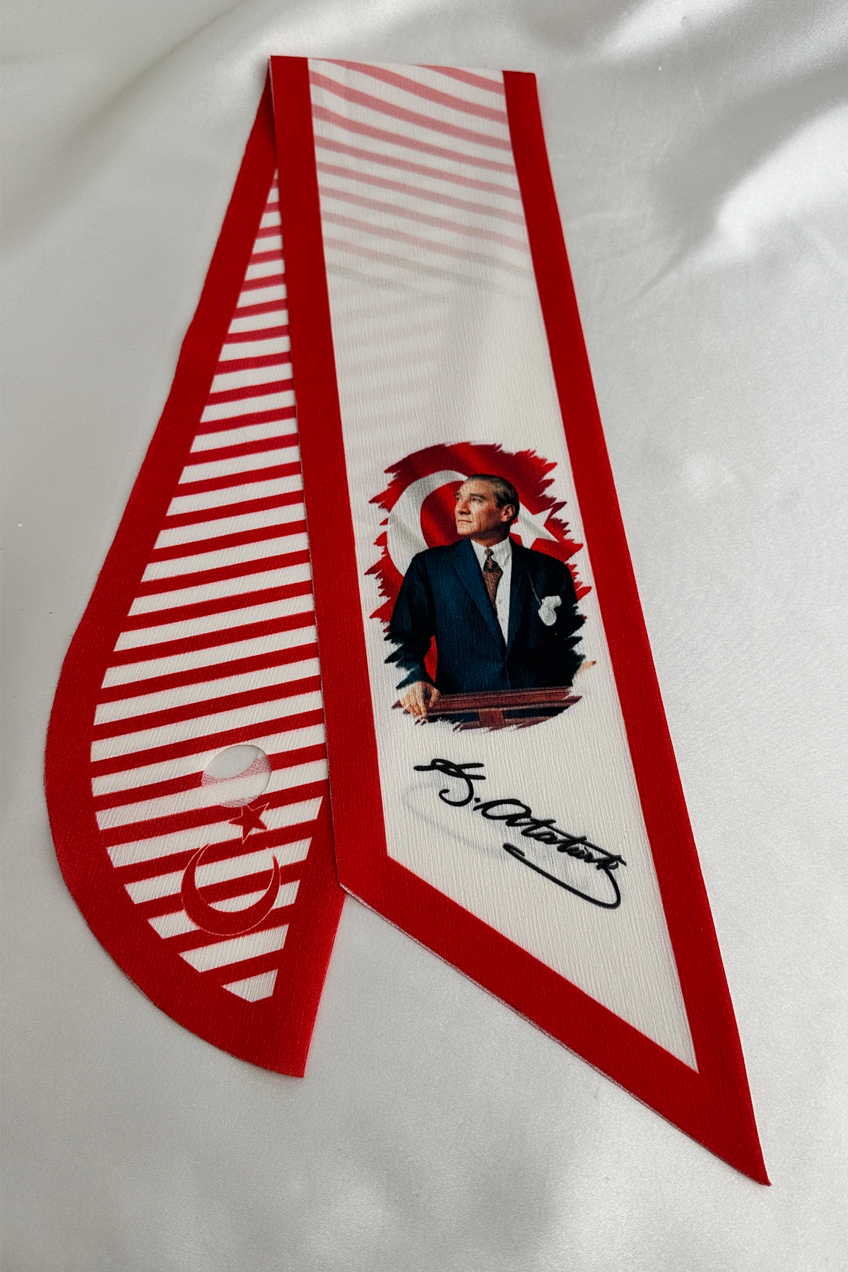 Kırmızı Beyaz Çizgi Detay Kemal Atatürk Fular (80cm)