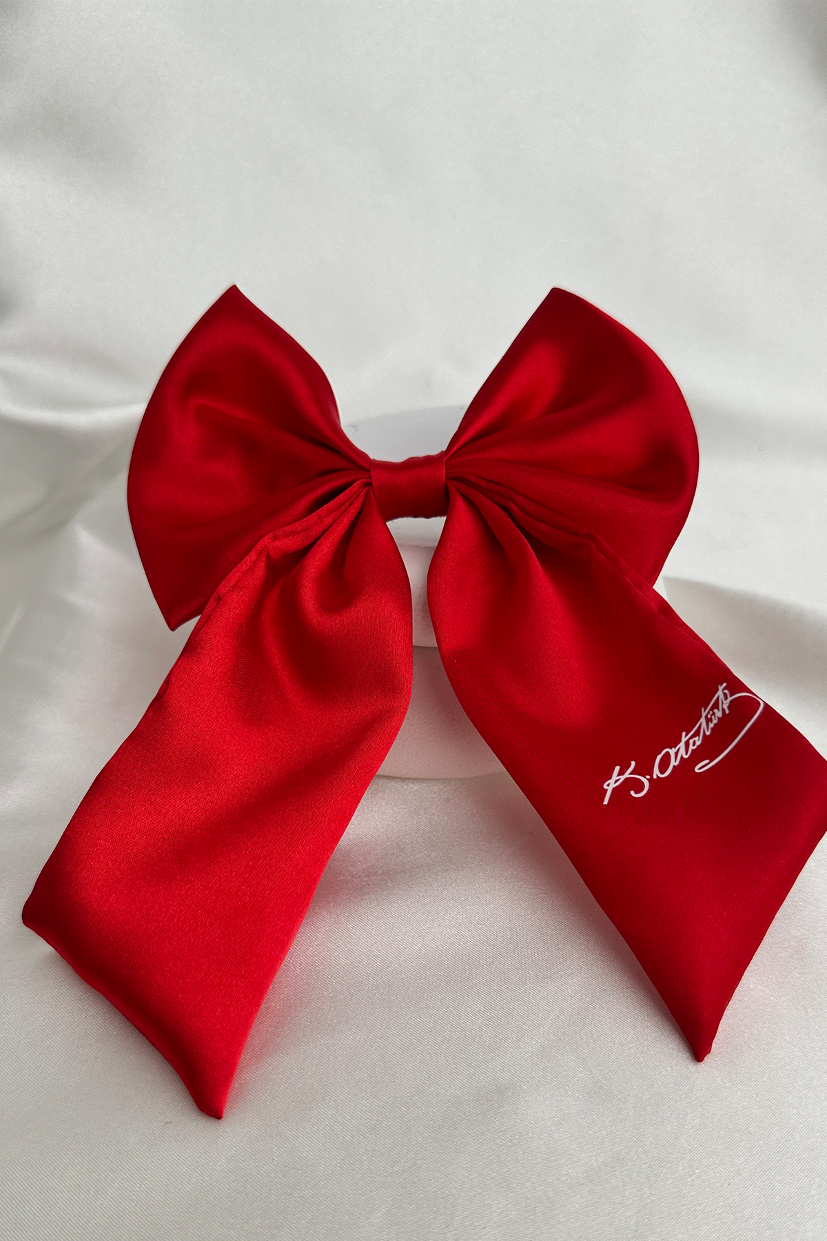 Kırmızı Saten Kemal Atatürk İmzalı Fiyonk Toka (14cm) 