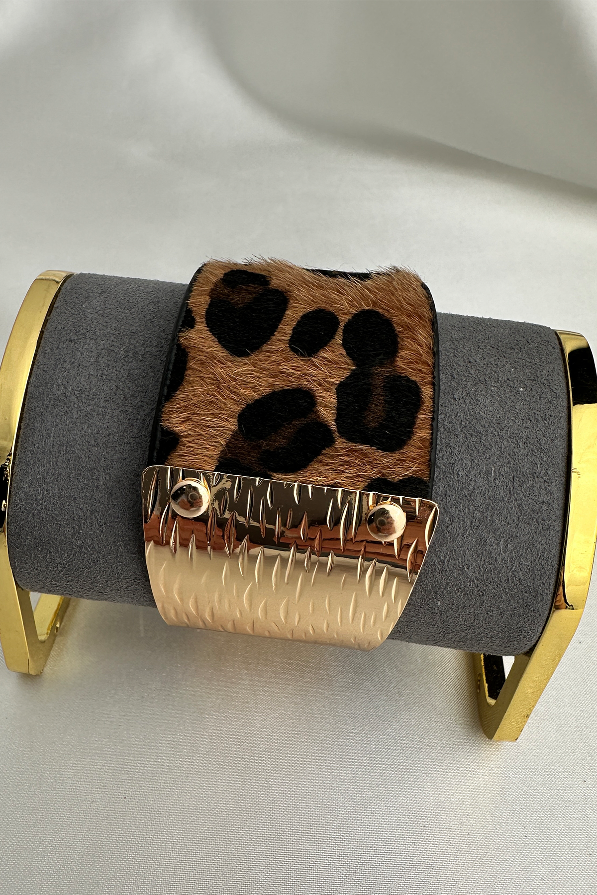 Leopar Desenli Gold Detaylı Geniş Tasarım Bileklik (21cm)