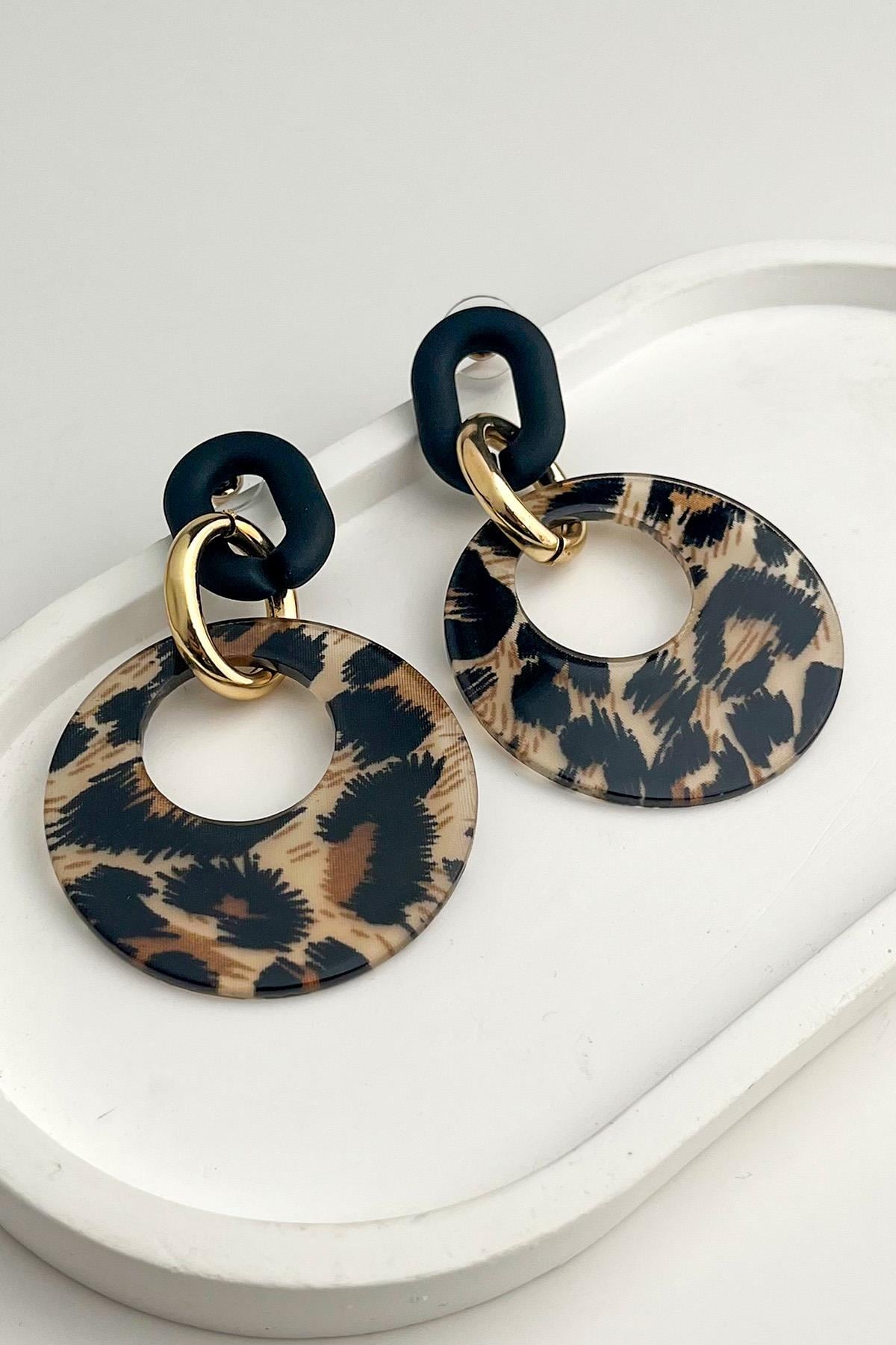 Metal Detaylı Leopar Desenli Sallantılı Küpe (4*7 cm)