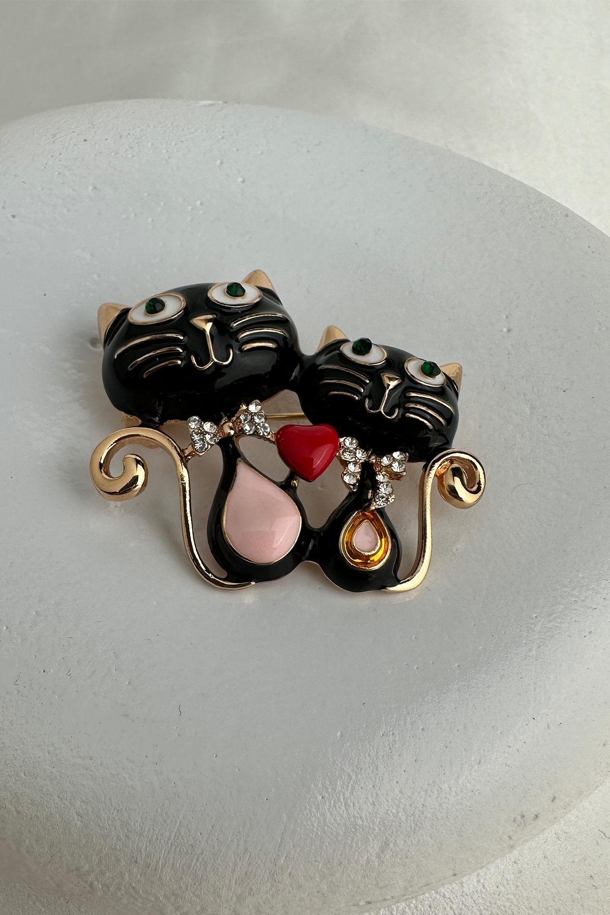 Mineli Taşlı Fiyonk Detay Sevimli İkili Kedi Broş (4cm)